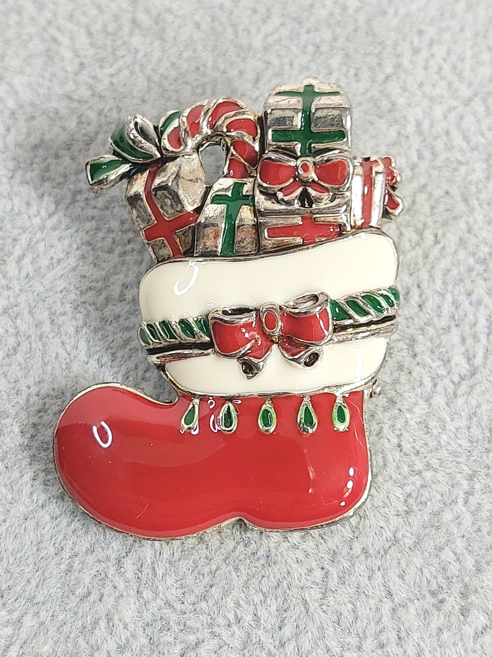 80s Festive Kids Christmas Stocking Brooch Pin - Red and Cream